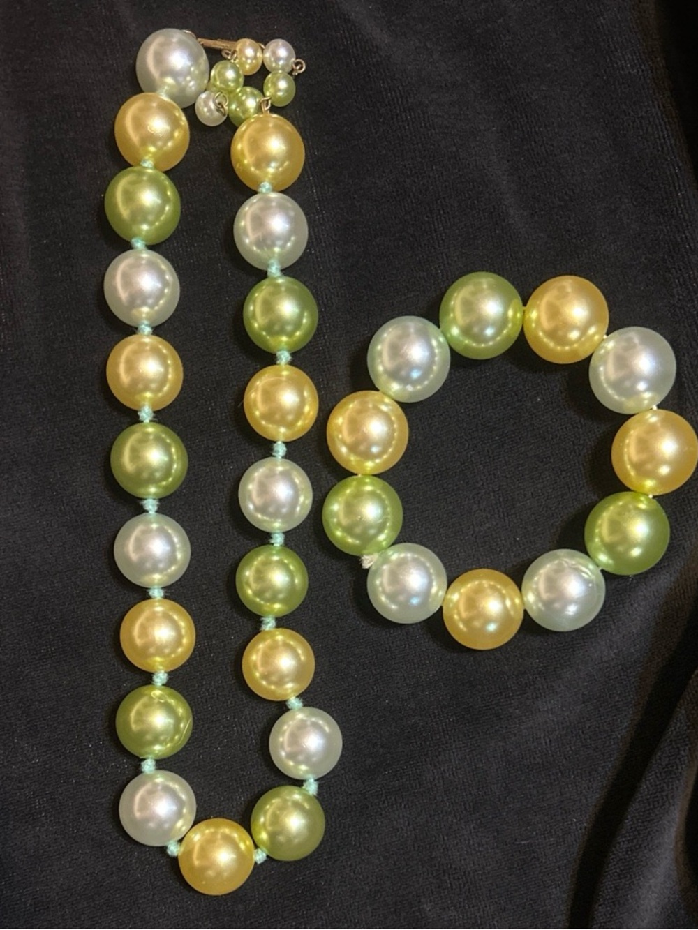 Vintage Bead Necklace and Bracelet Set in Green, Gold, and White